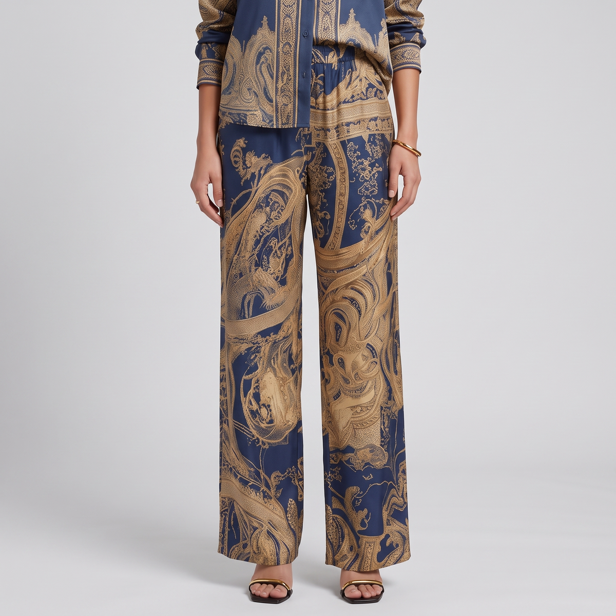 The matching wide-leg trousers of the Vivian two-piece set