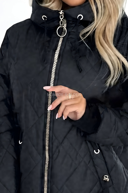 Close view of the Ida puffer jacket in black, zipper with ring pull and toggle pocket