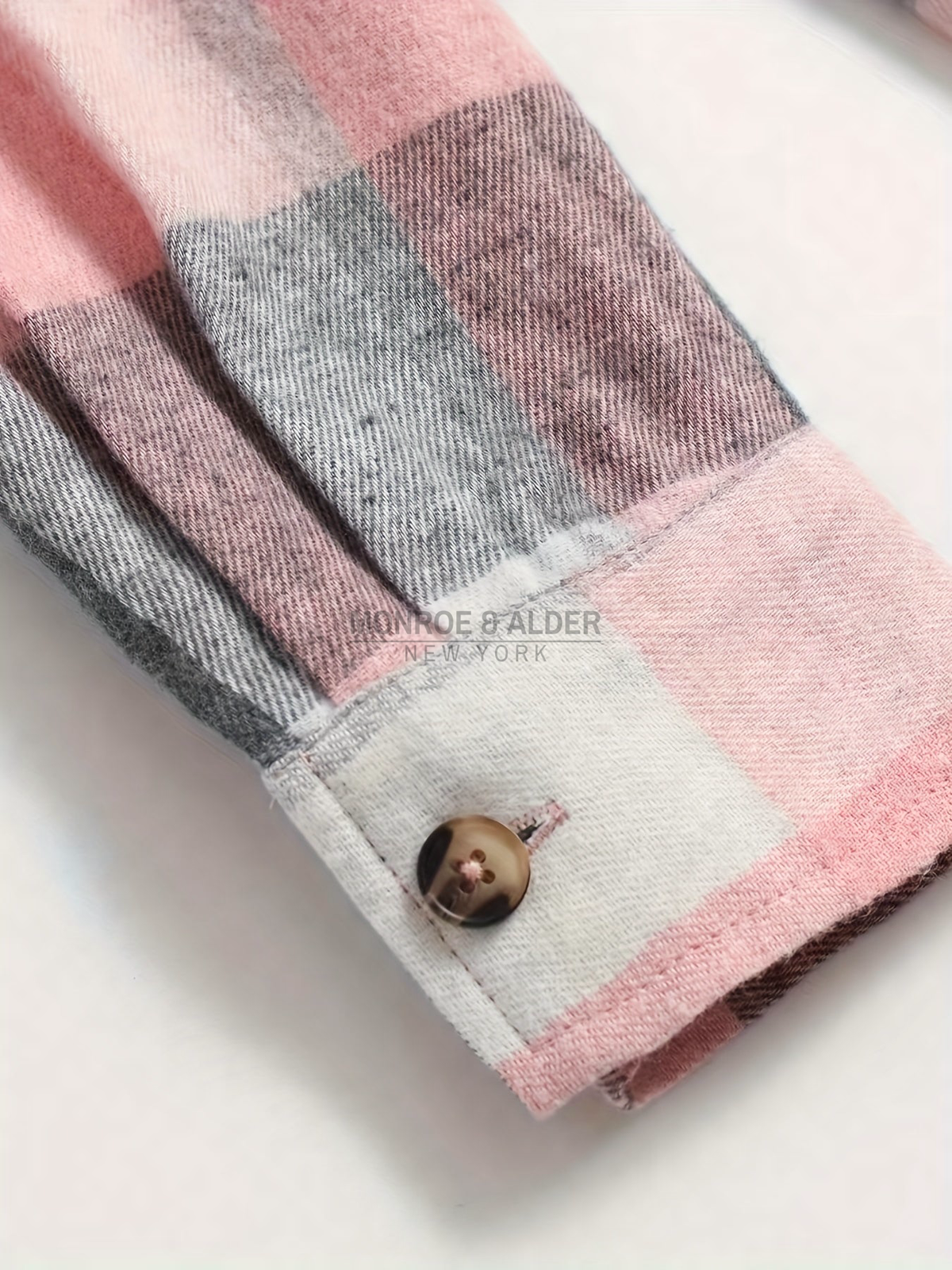 Button cuff in Pink plaid