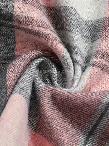 Close view of the Pink plaid fabric