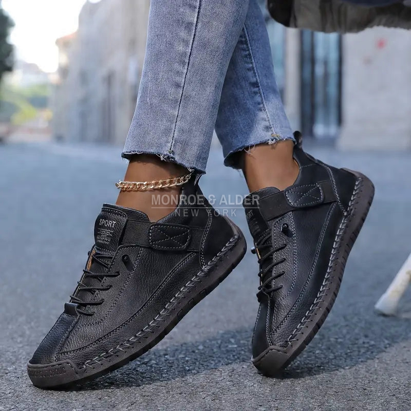 Lena comfort sneaker in Black, walking on the street