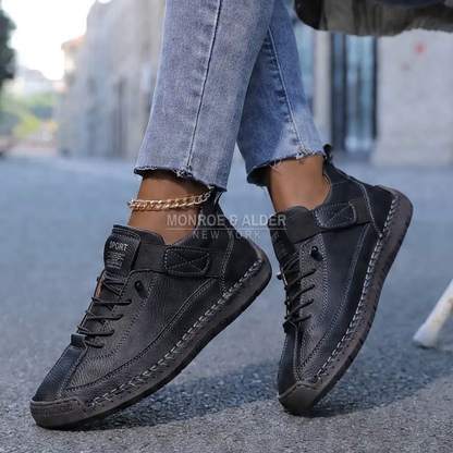 Lena comfort sneaker in Black, walking on the street